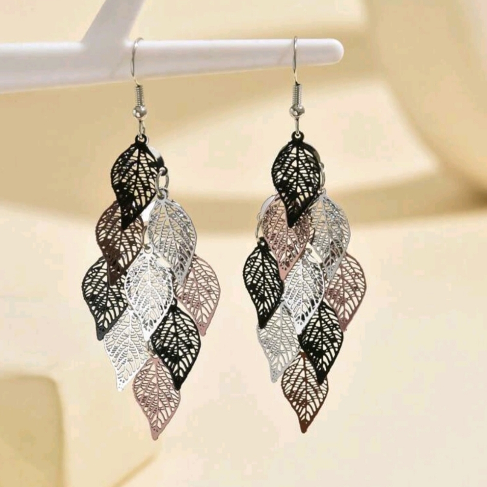 Retro leaf tassel earrings